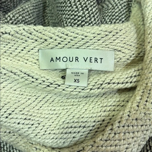 Amour Vert Woman’s Gray and Cream Sweater Dress Size XS - Picture 2 of 4
